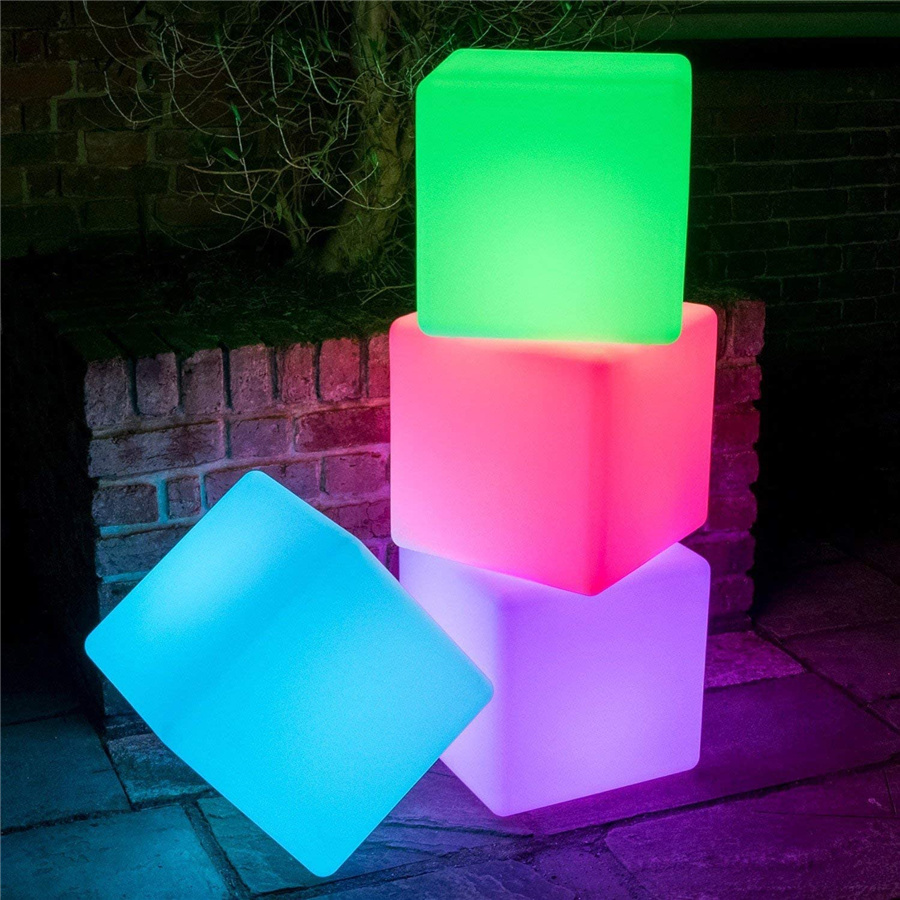 مكعب إضاءة LED متوهج بـ16 لونً - مراجعة Outdoor Power Bar وسعره